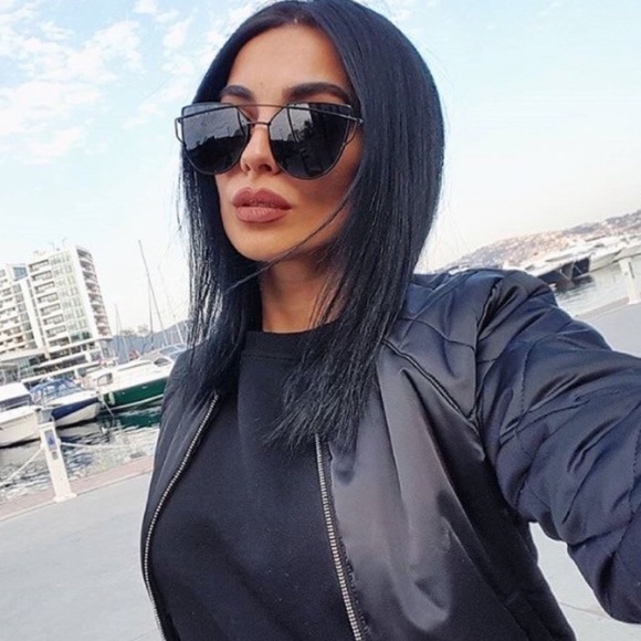 Black Mirrored Sunglasses - Picture 3 of 4